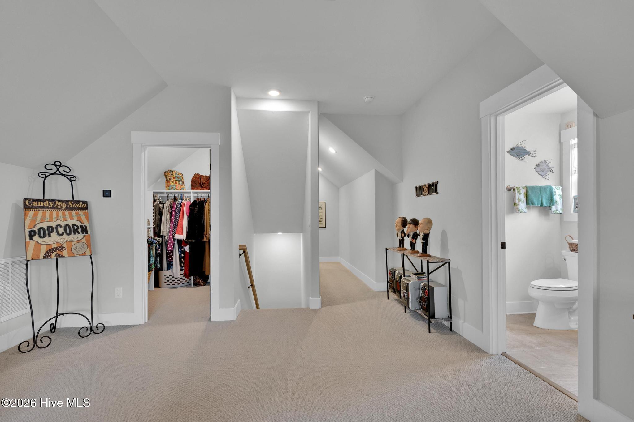 100561438 | Photo 36