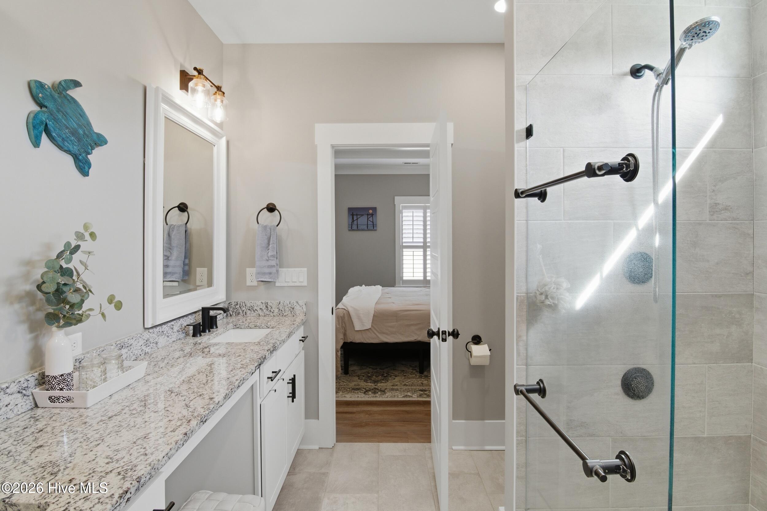 100551617 | Photo 24