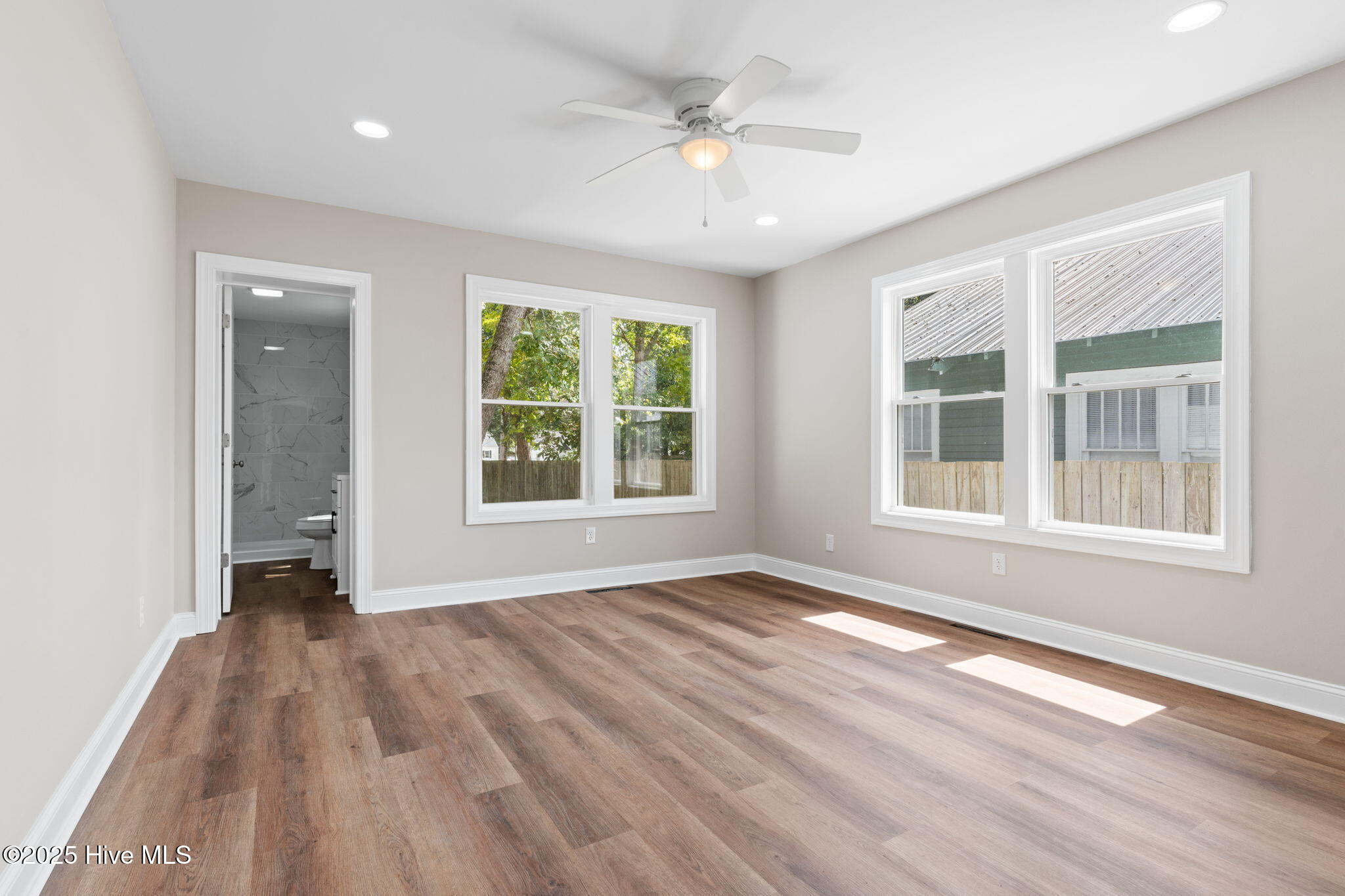 100533933 | Photo 25