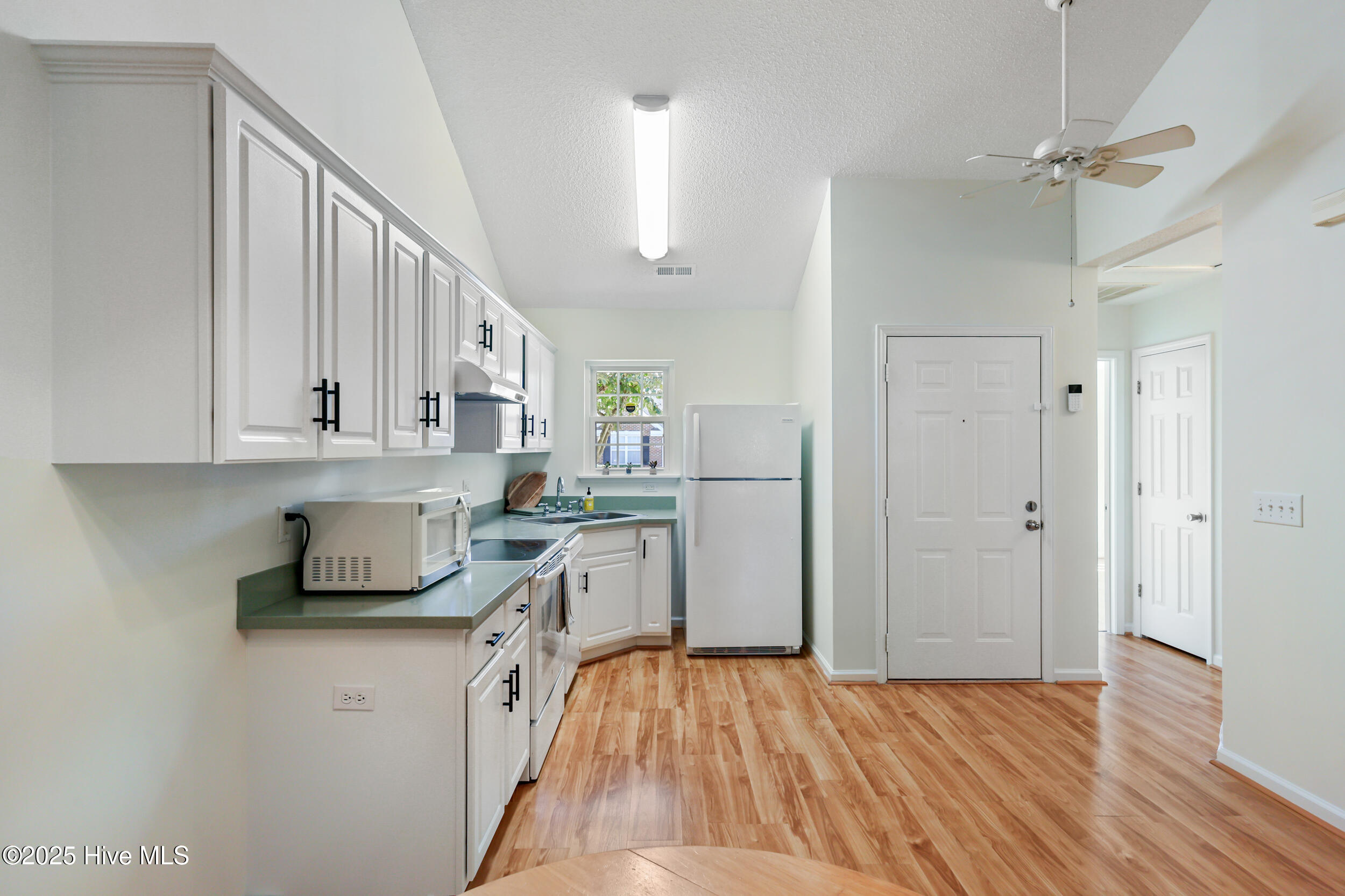 100539850 | Photo 13