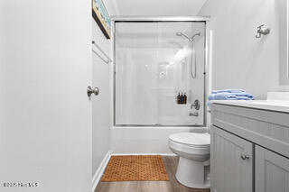 100525169 | Photo 23