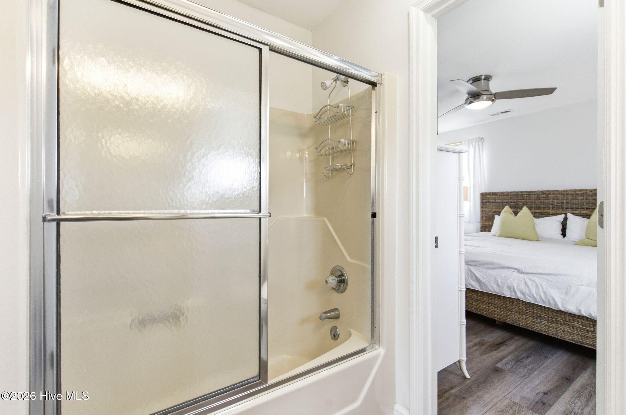 100567797 | Photo 41