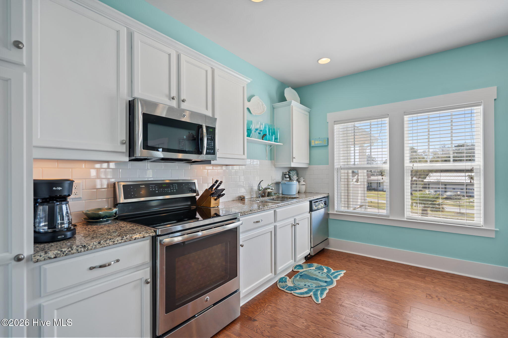 100562552 | Photo 15