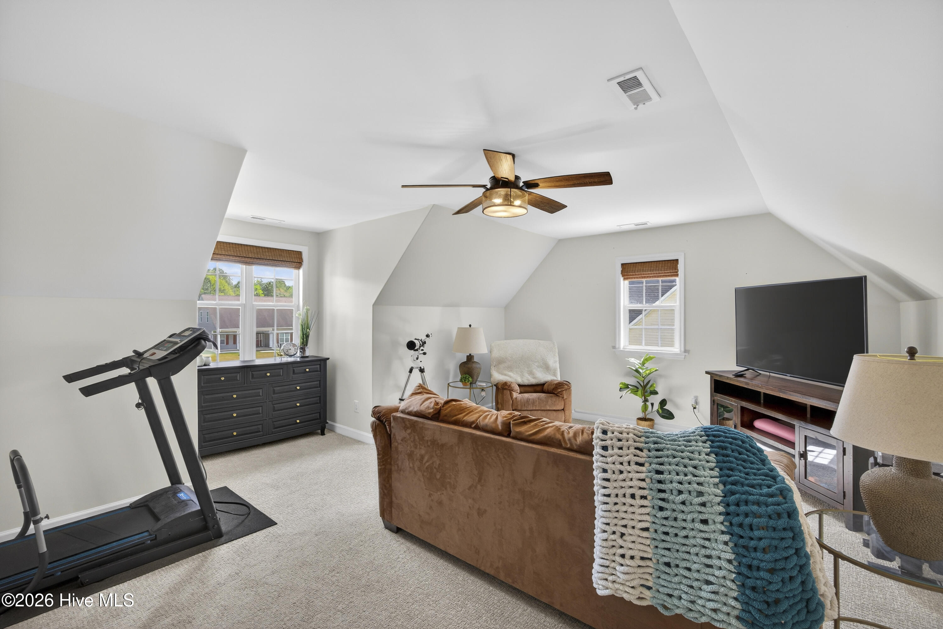 100565225 | Photo 35