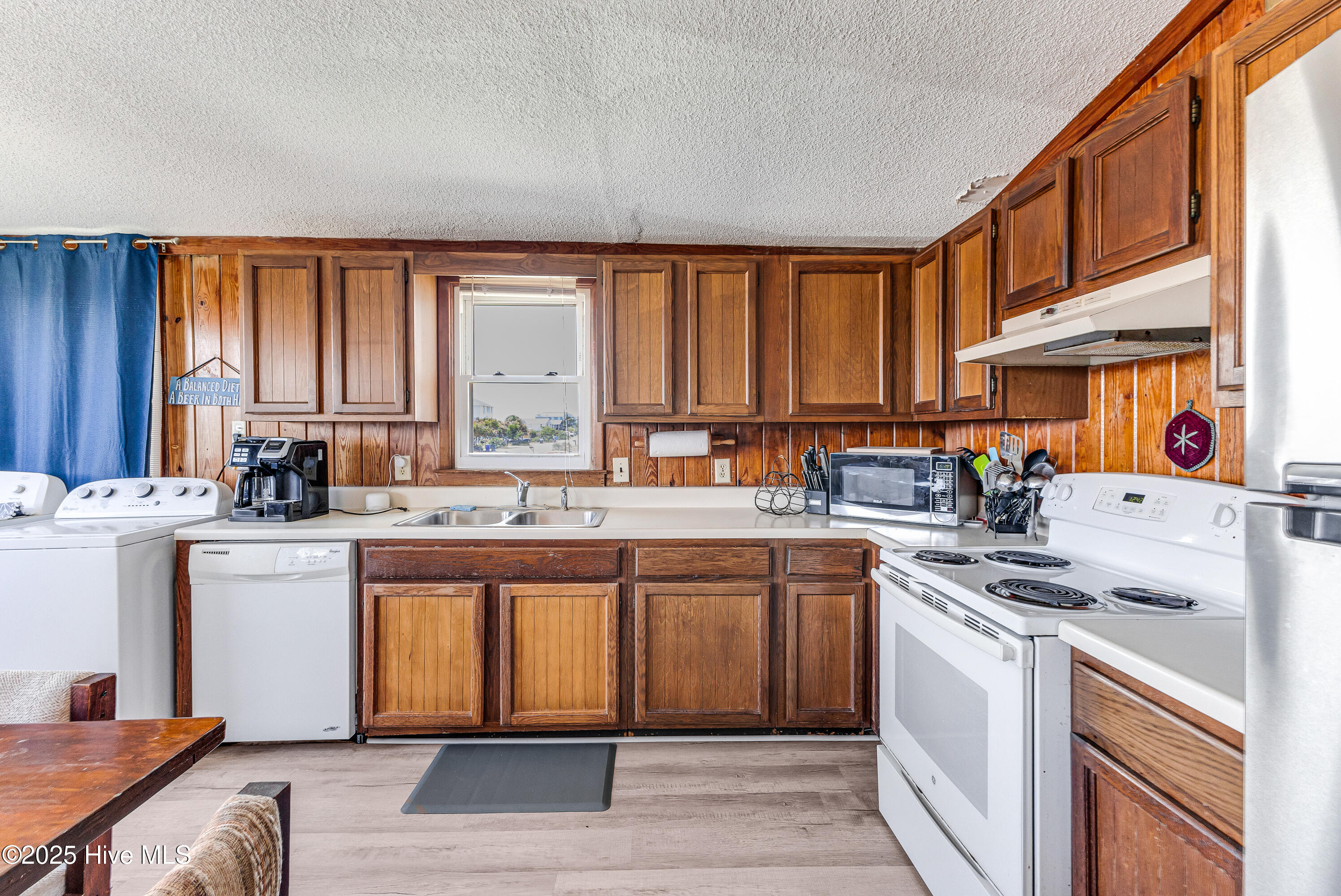 100524957 | Photo 42