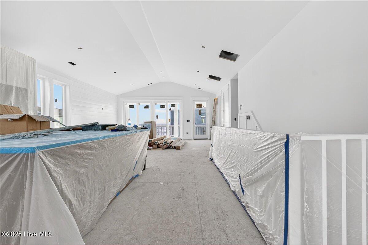 100543299 | Photo 12