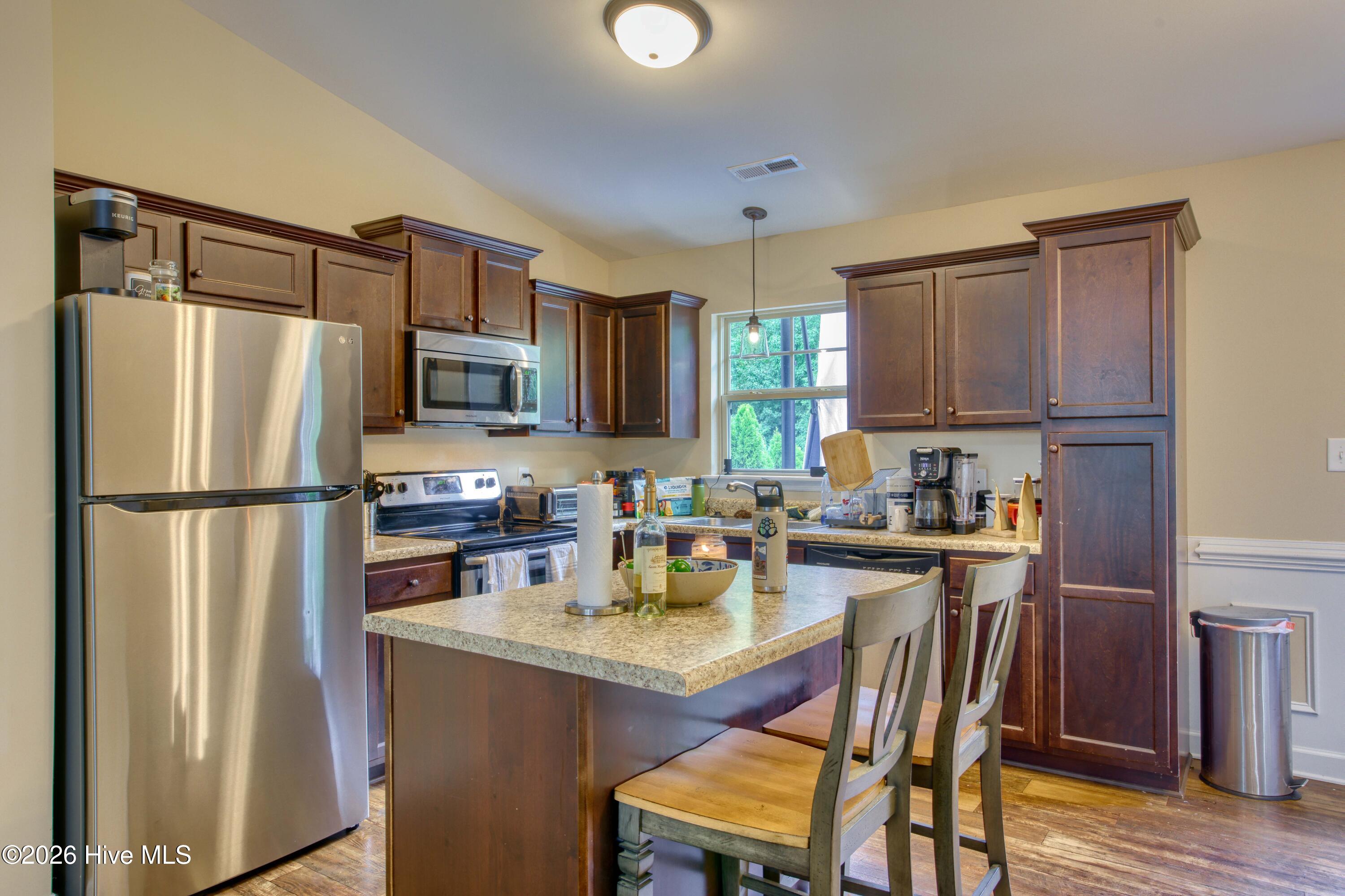 100563081 | Photo 14