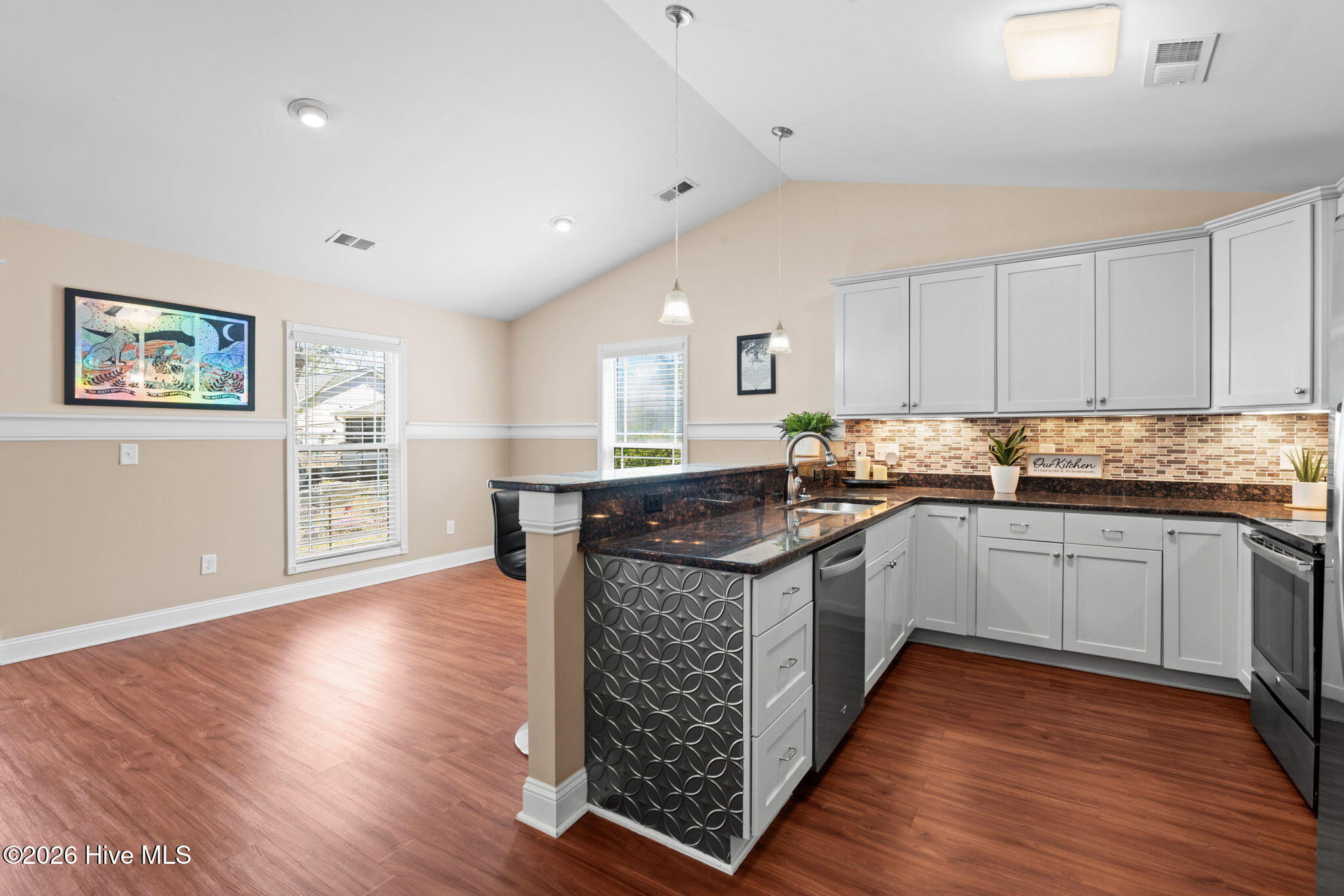 100564641 | Photo 12