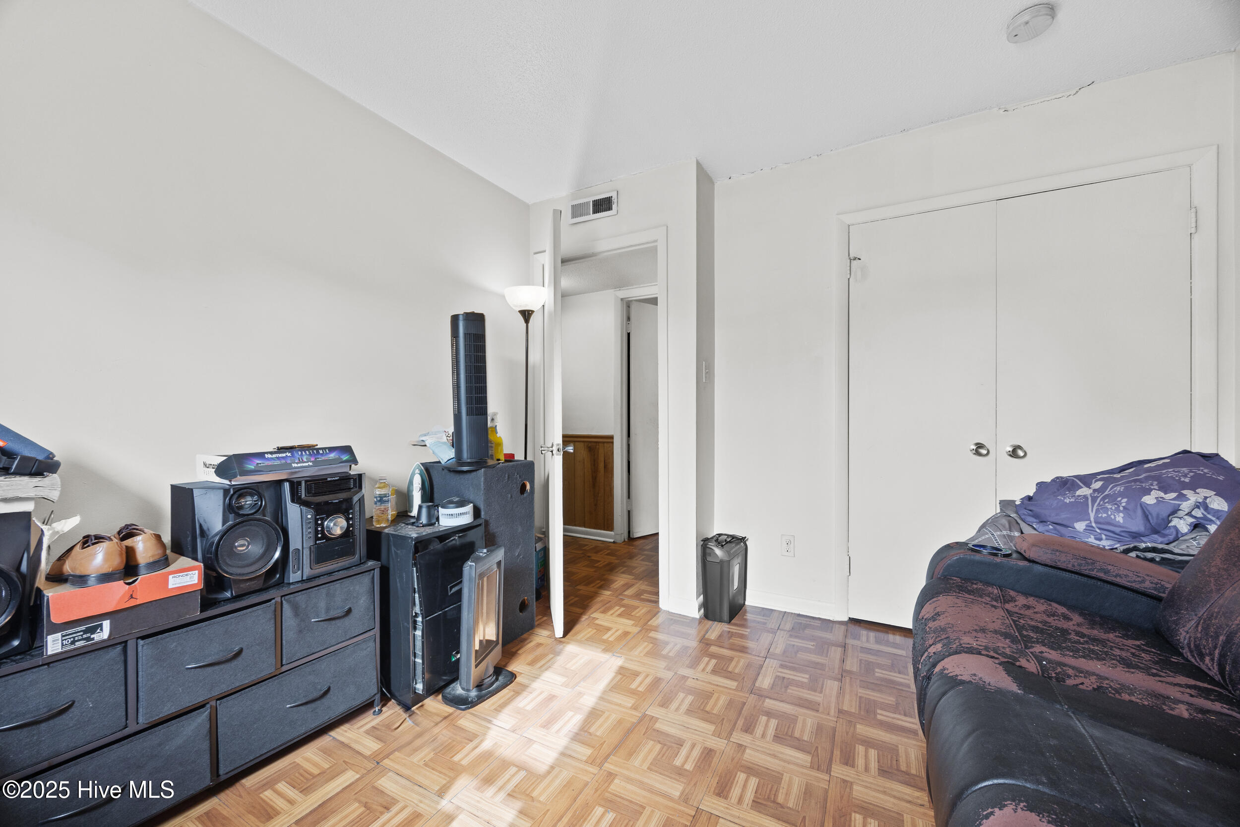 100541005 | Photo 23