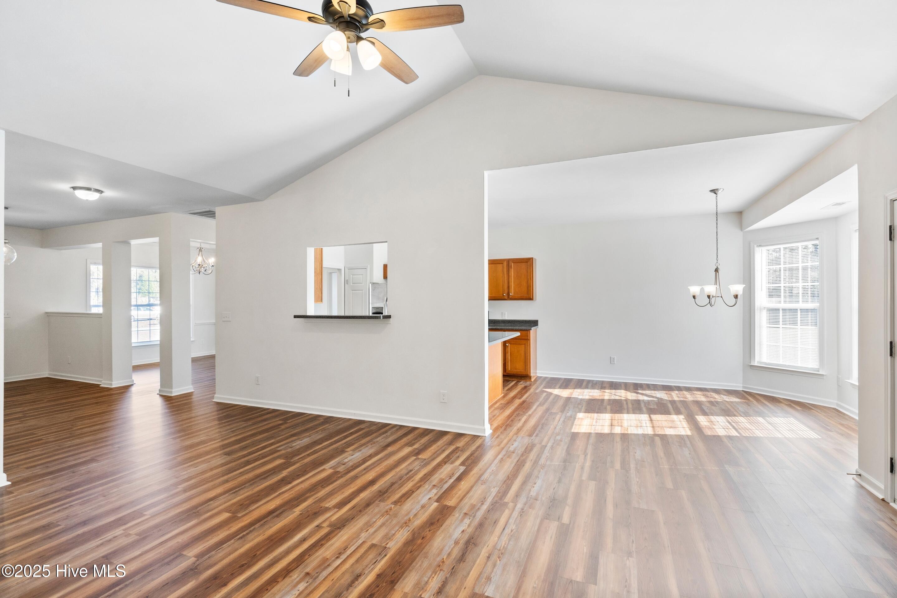 100542341 | Photo 21