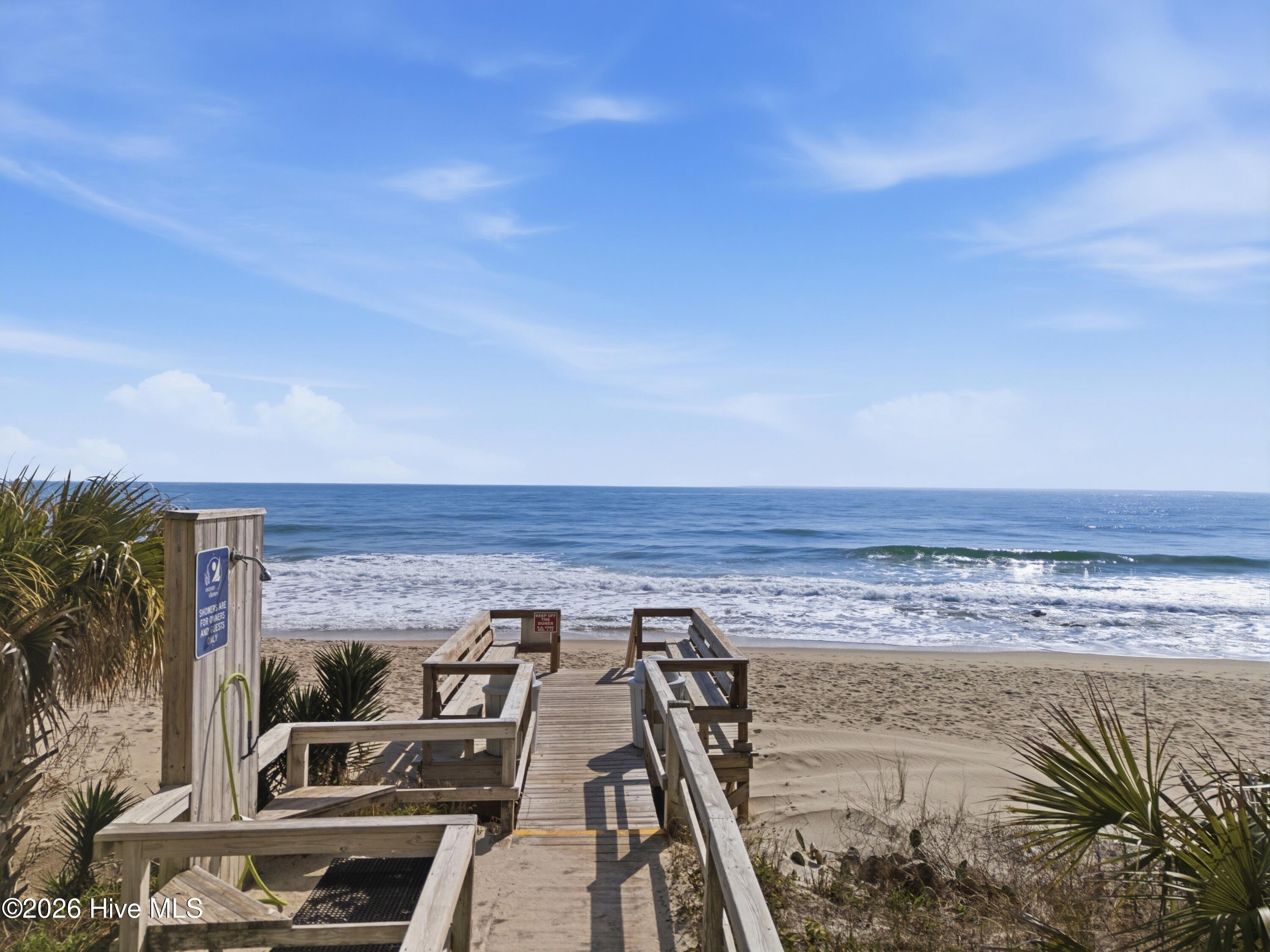 100557142 | Photo 26