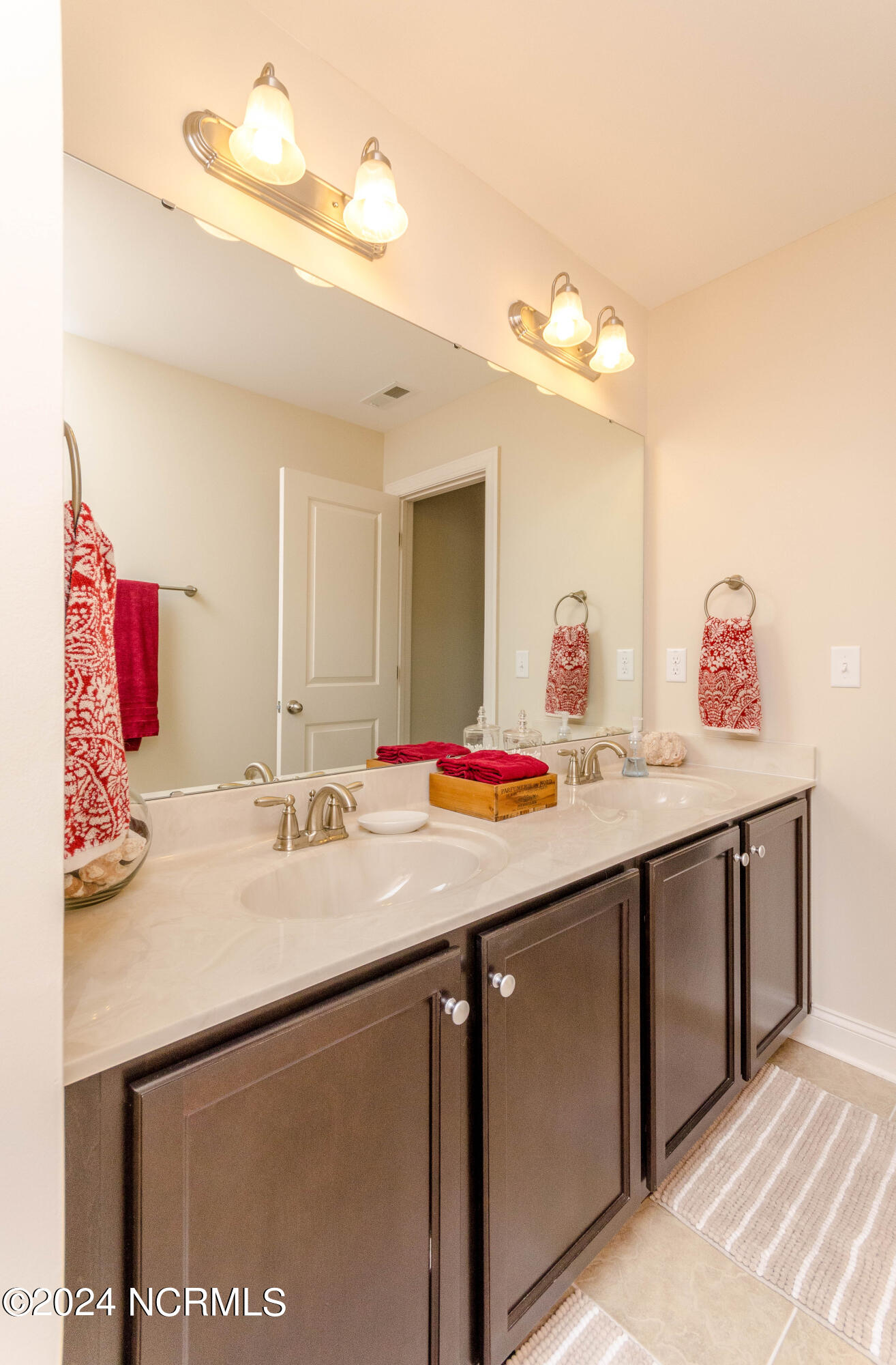 100560622 | Photo 38