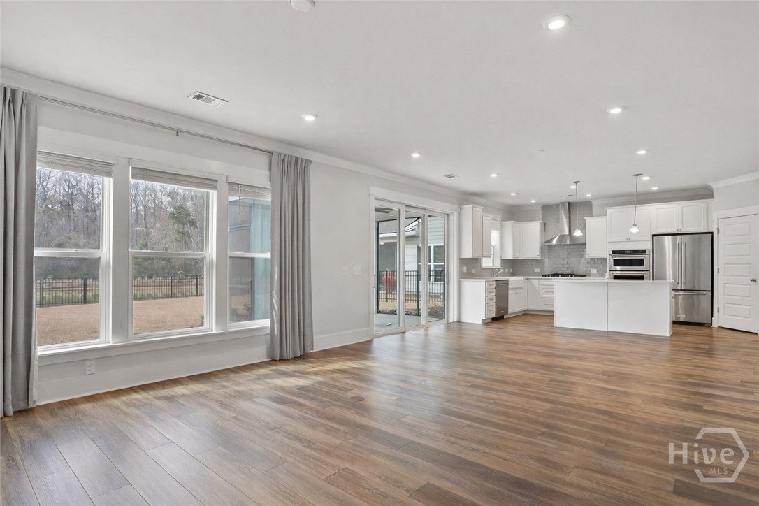 OPEN FLOOR PLAN