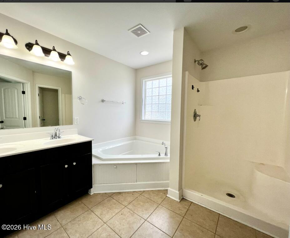 100560572 | Photo 11