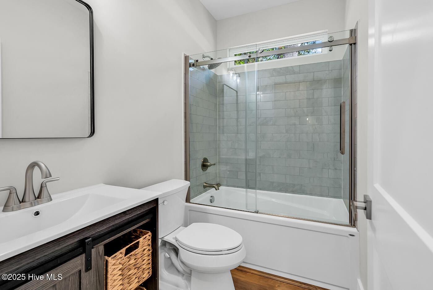 100502261 | Photo 21