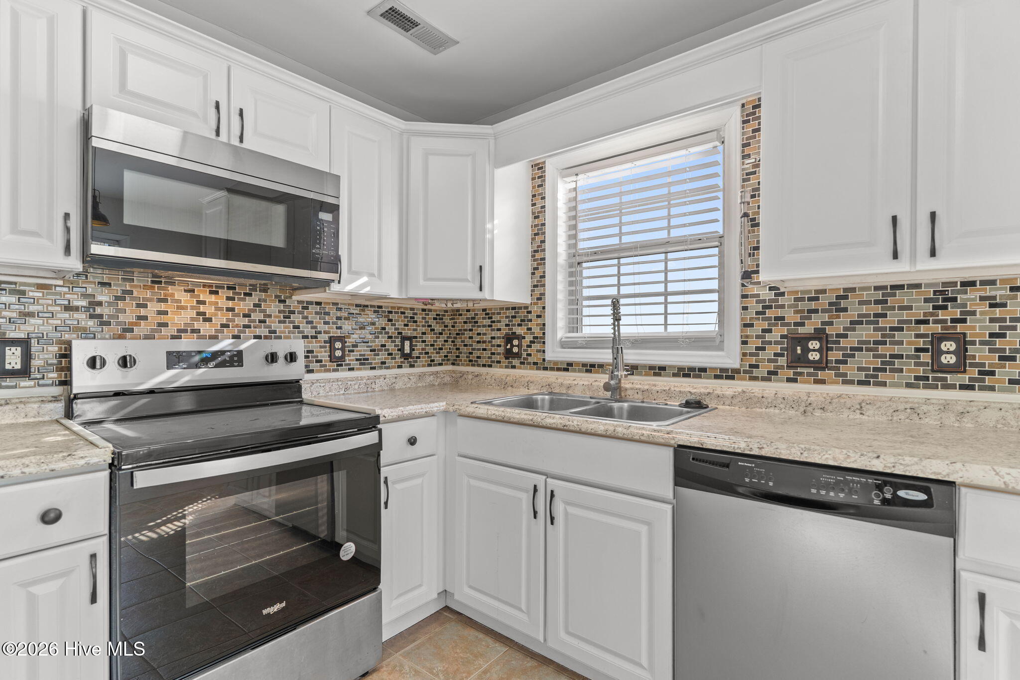 100552735 | Photo 14