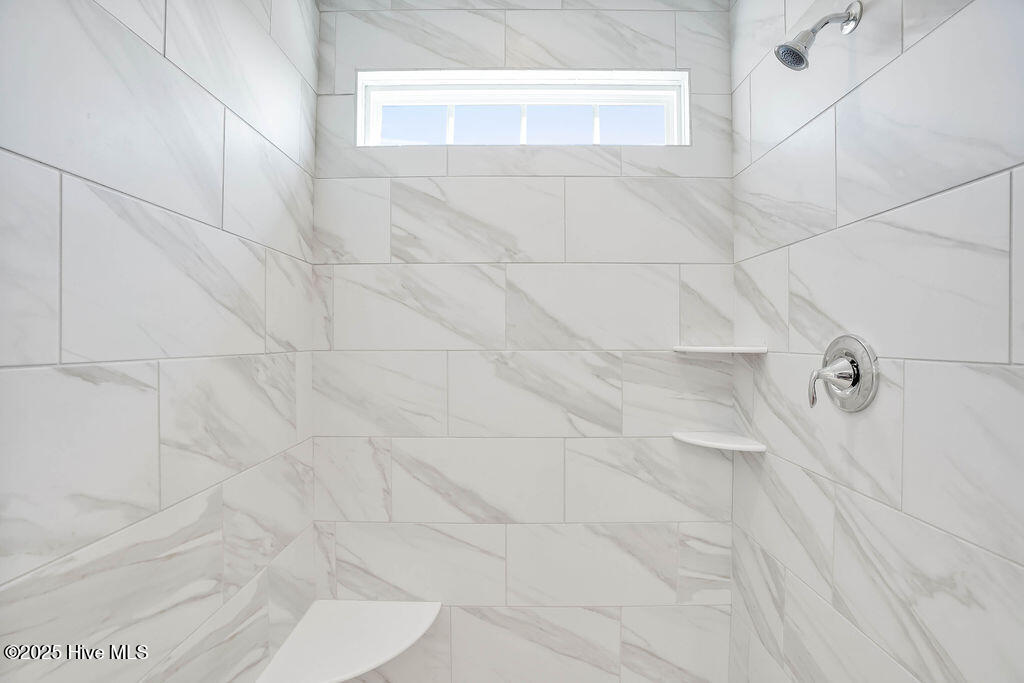 100461561 | Photo 19