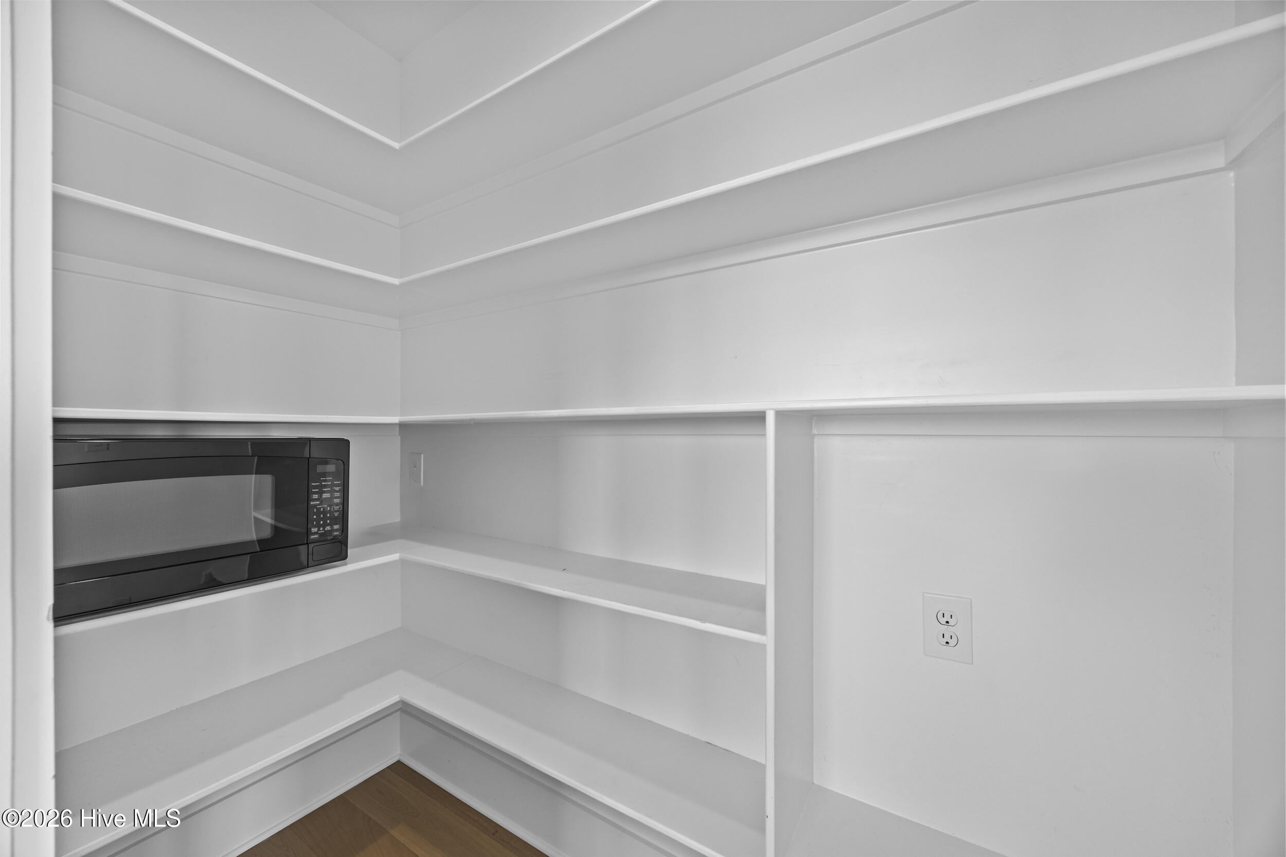 100551268 | Photo 23