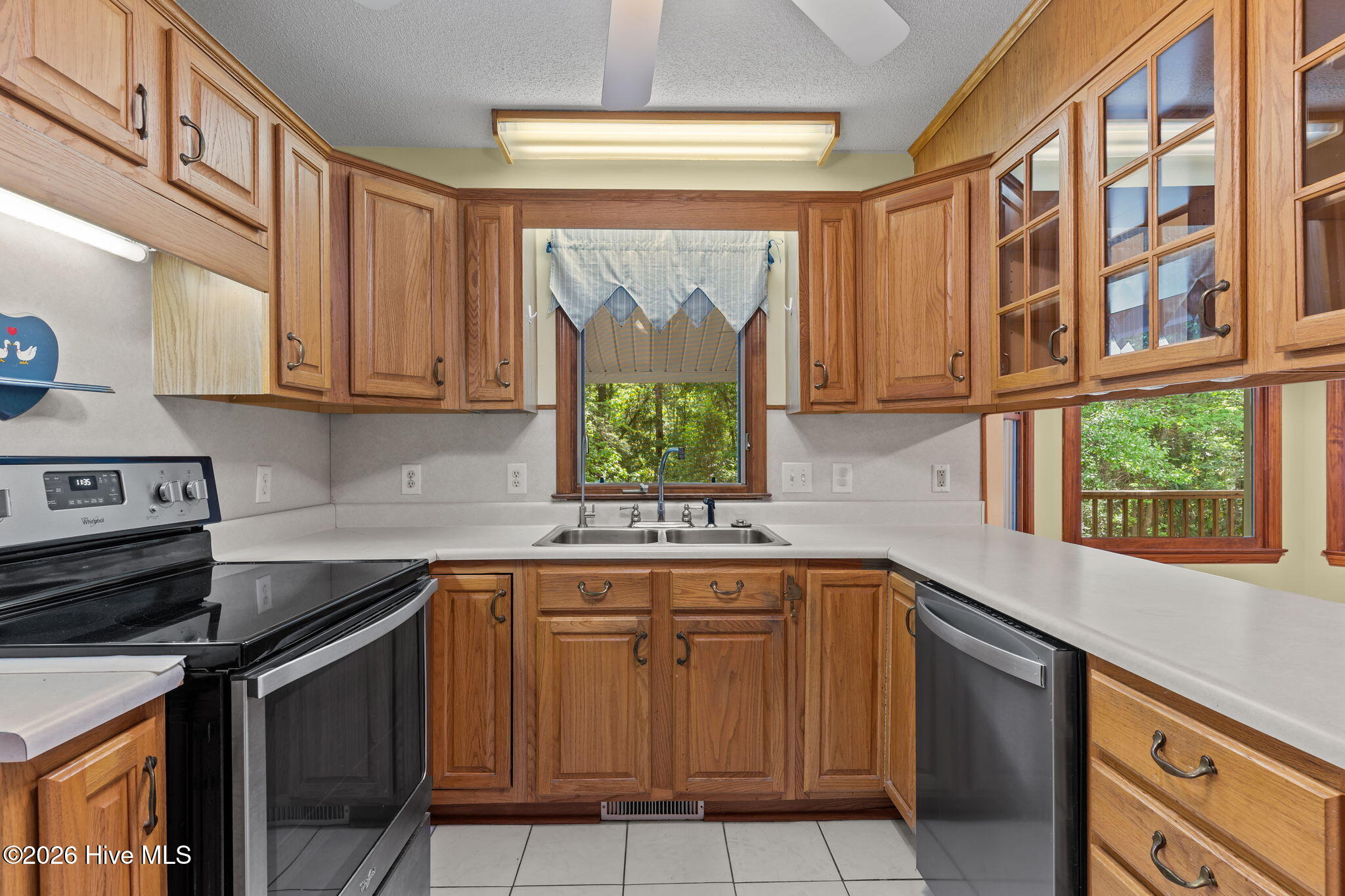 100568125 | Photo 15