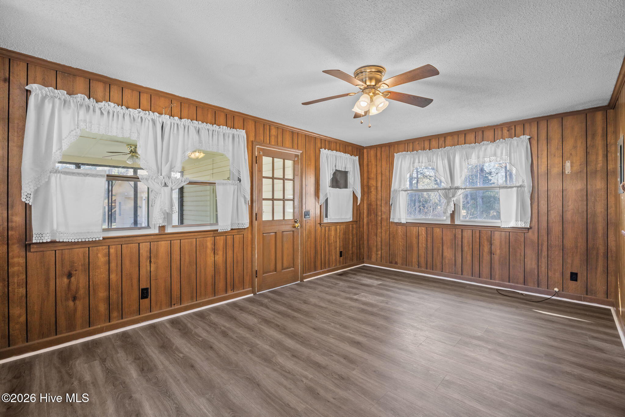 100559935 | Photo 22