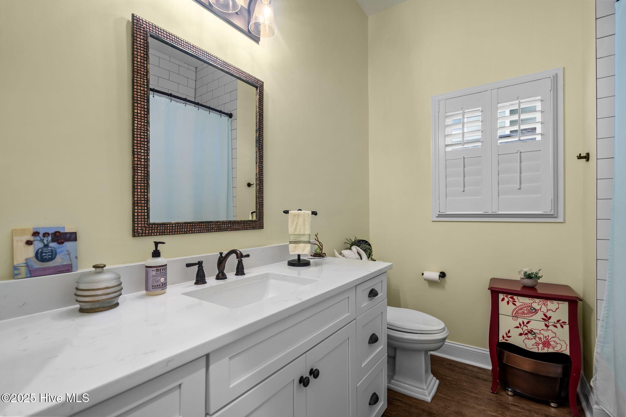 100524220 | Photo 32