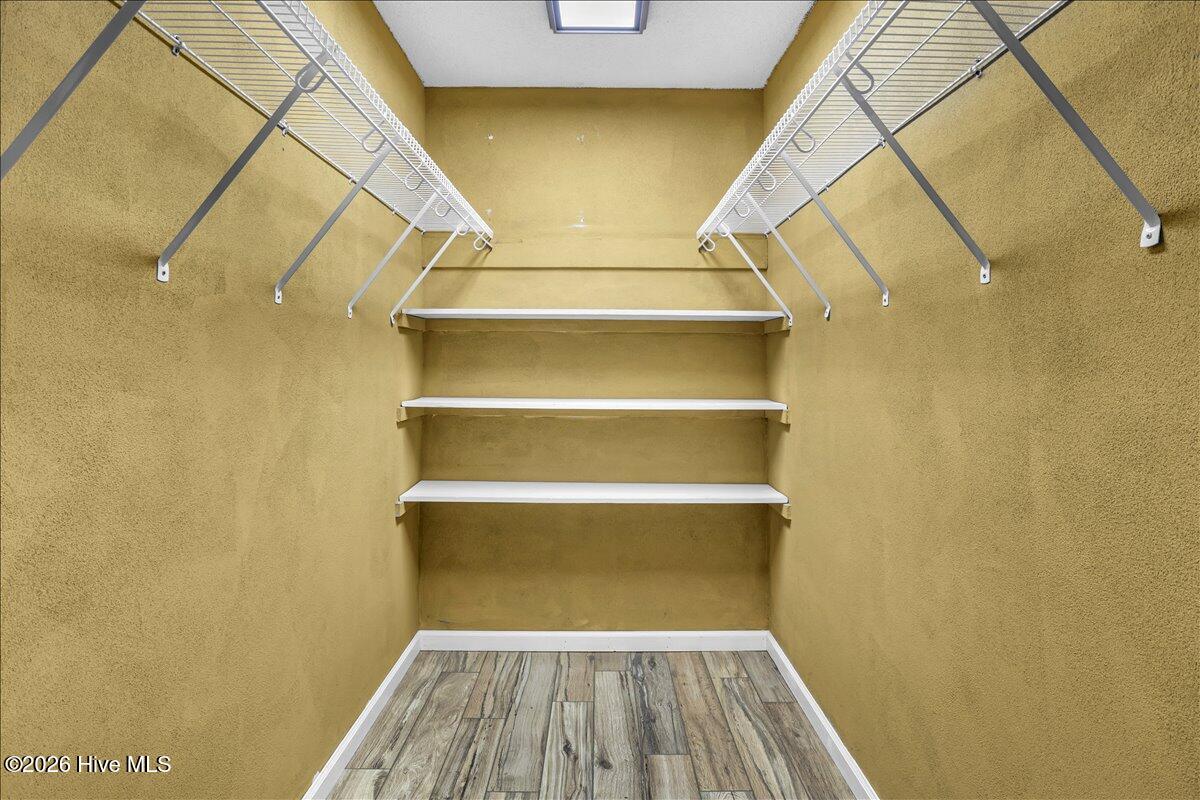 100566130 | Photo 28