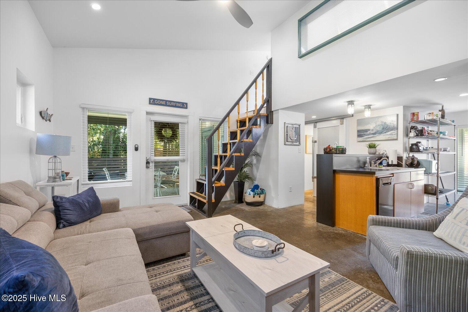 100528295 | Photo 26