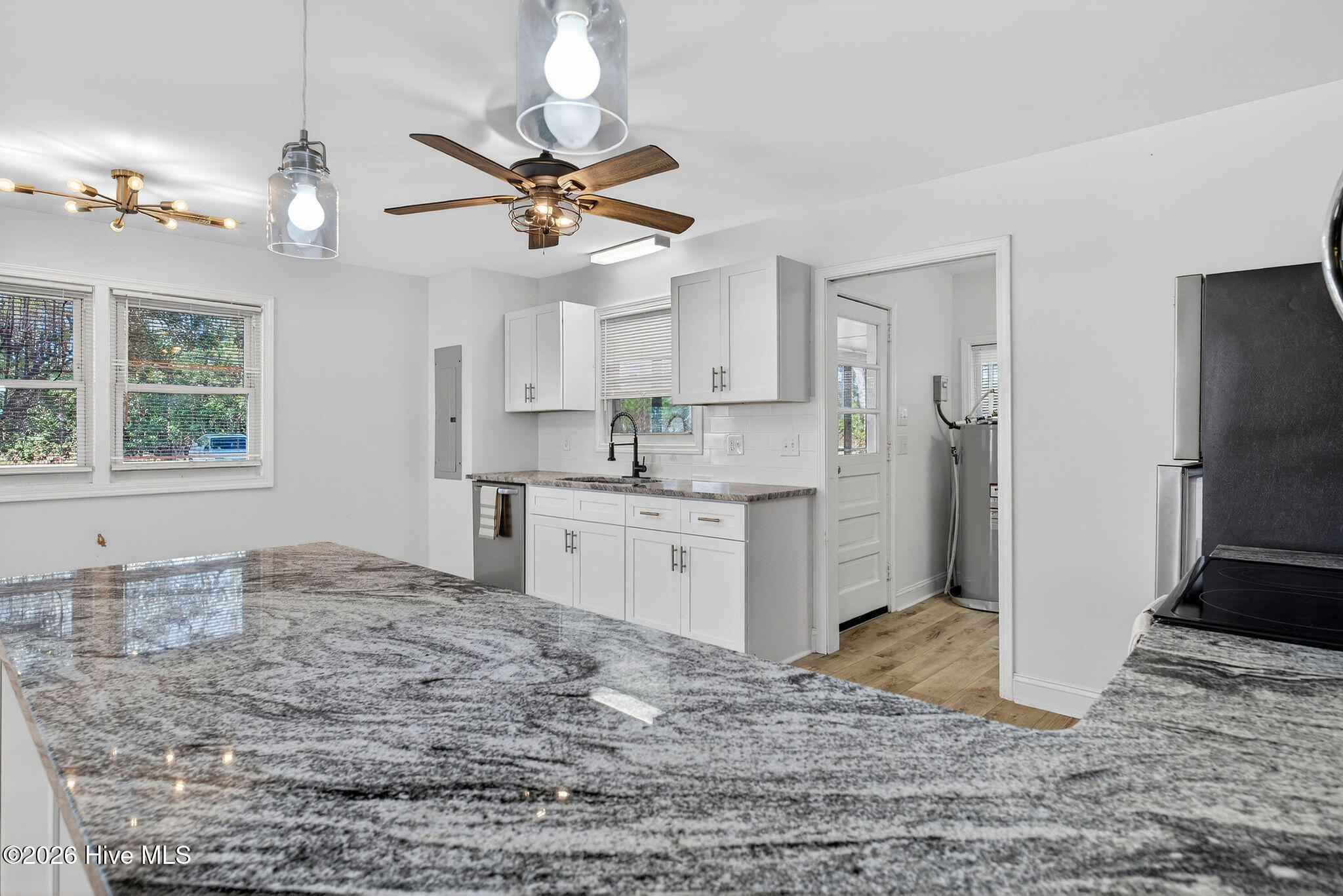 100550452 | Photo 13