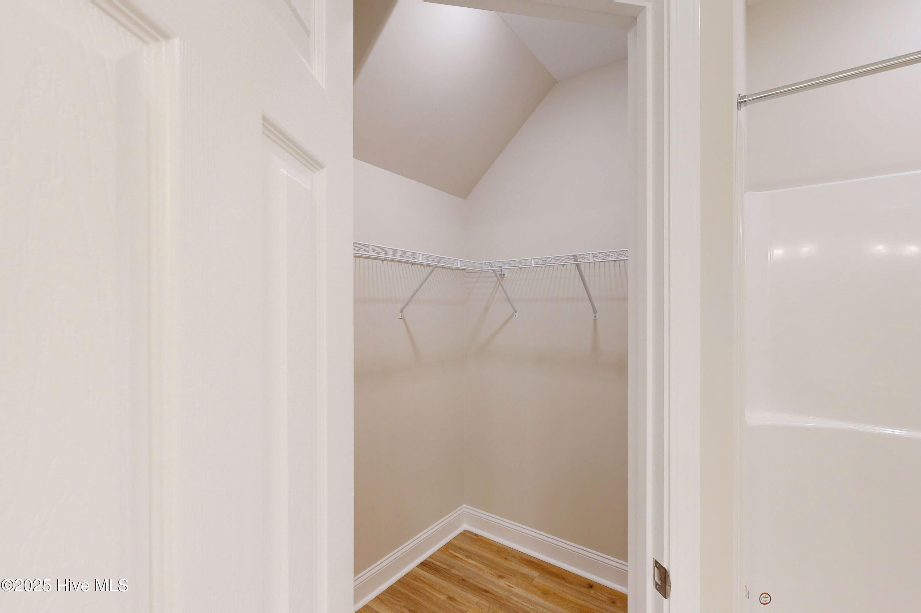 100493013 | Photo 15