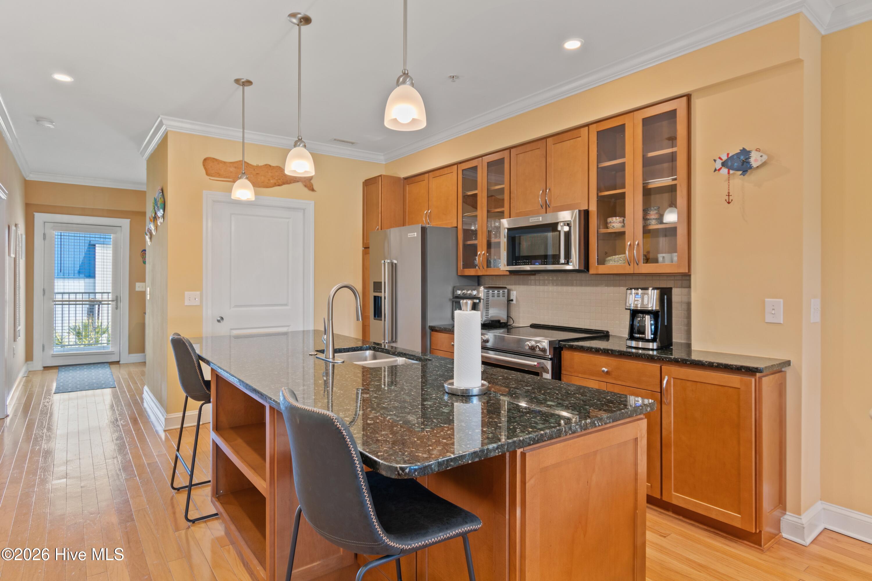 100566175 | Photo 14