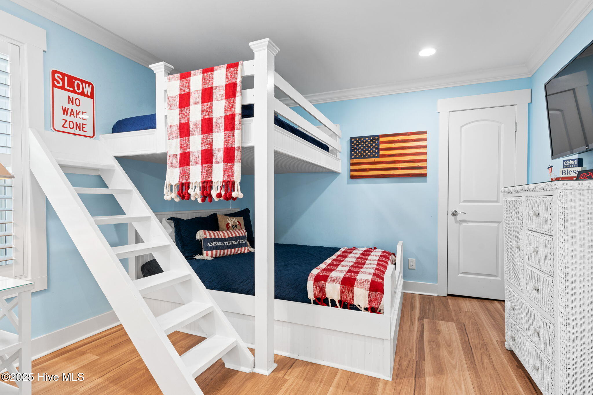 100541677 | Photo 43