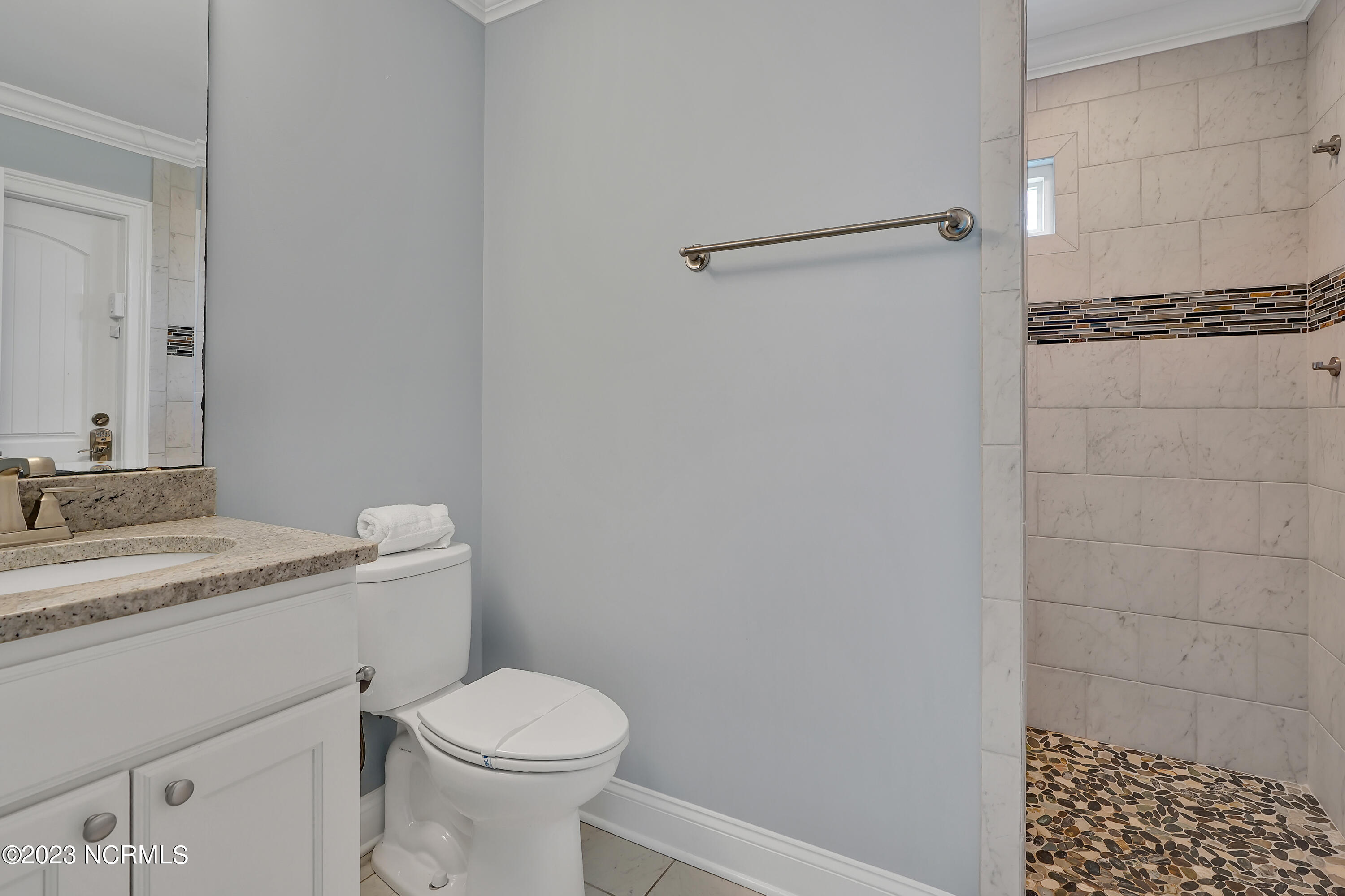 100558730 | Photo 37