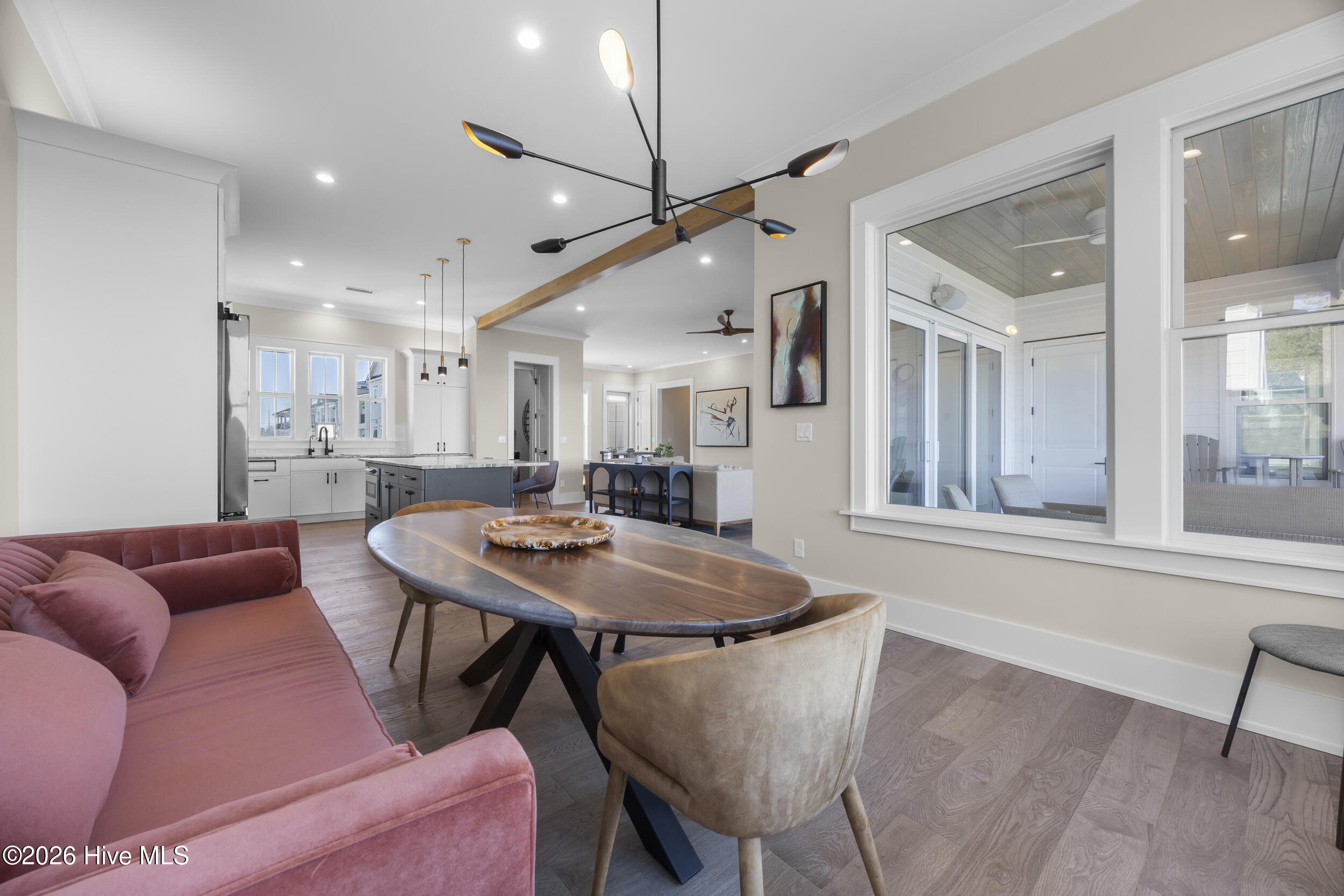 100553352 | Photo 31