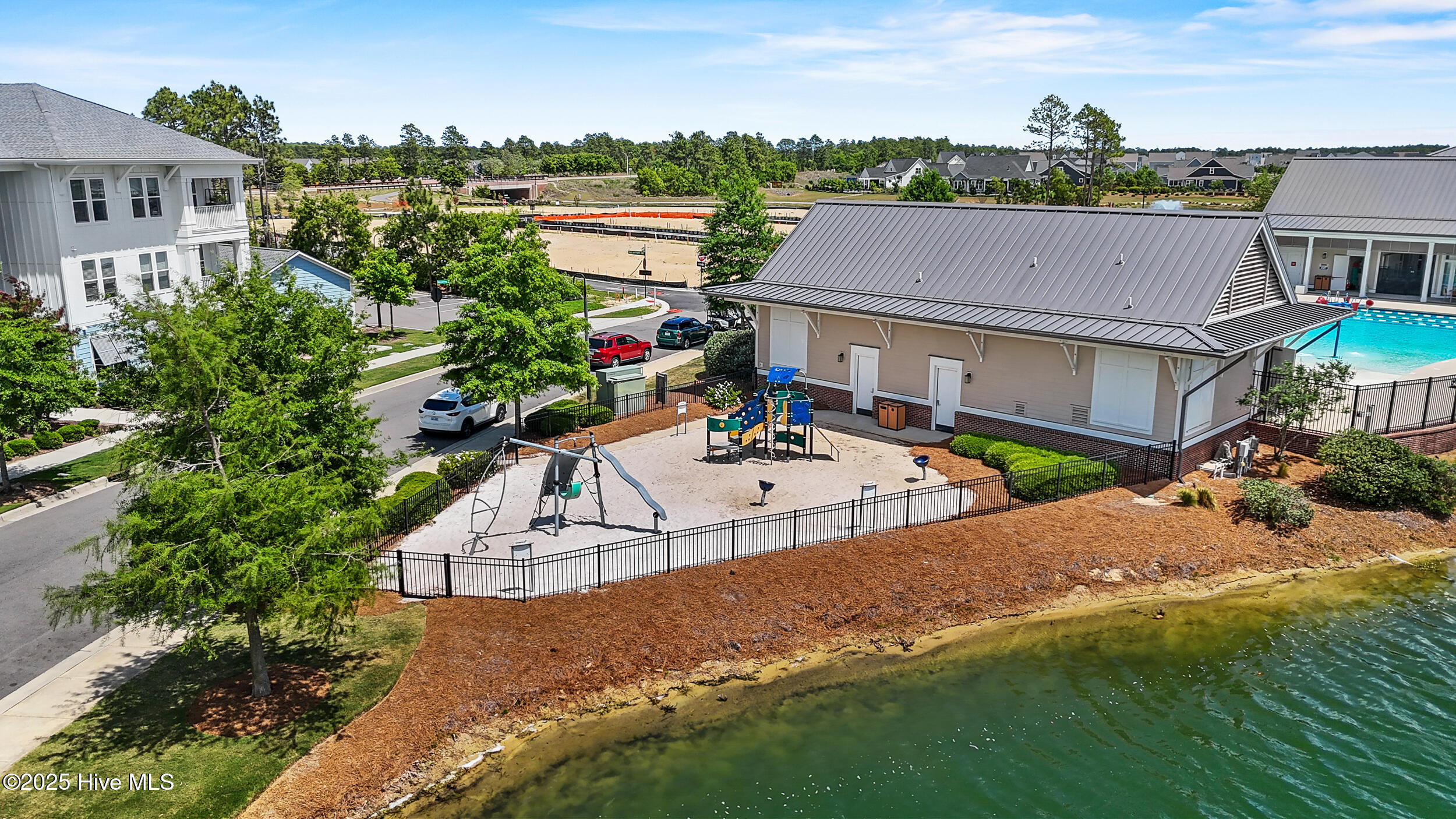 100525242 | Photo 68