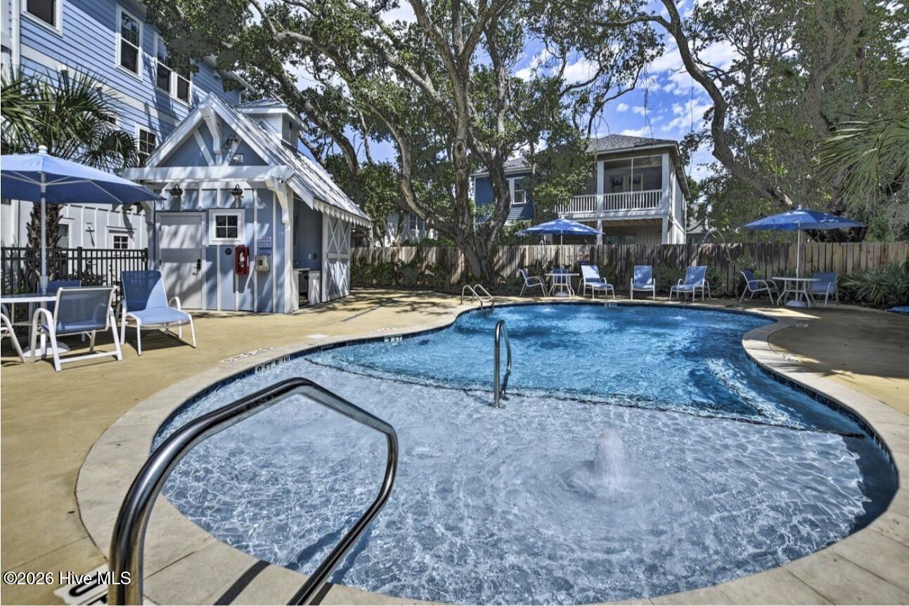 100563355 | Photo 49