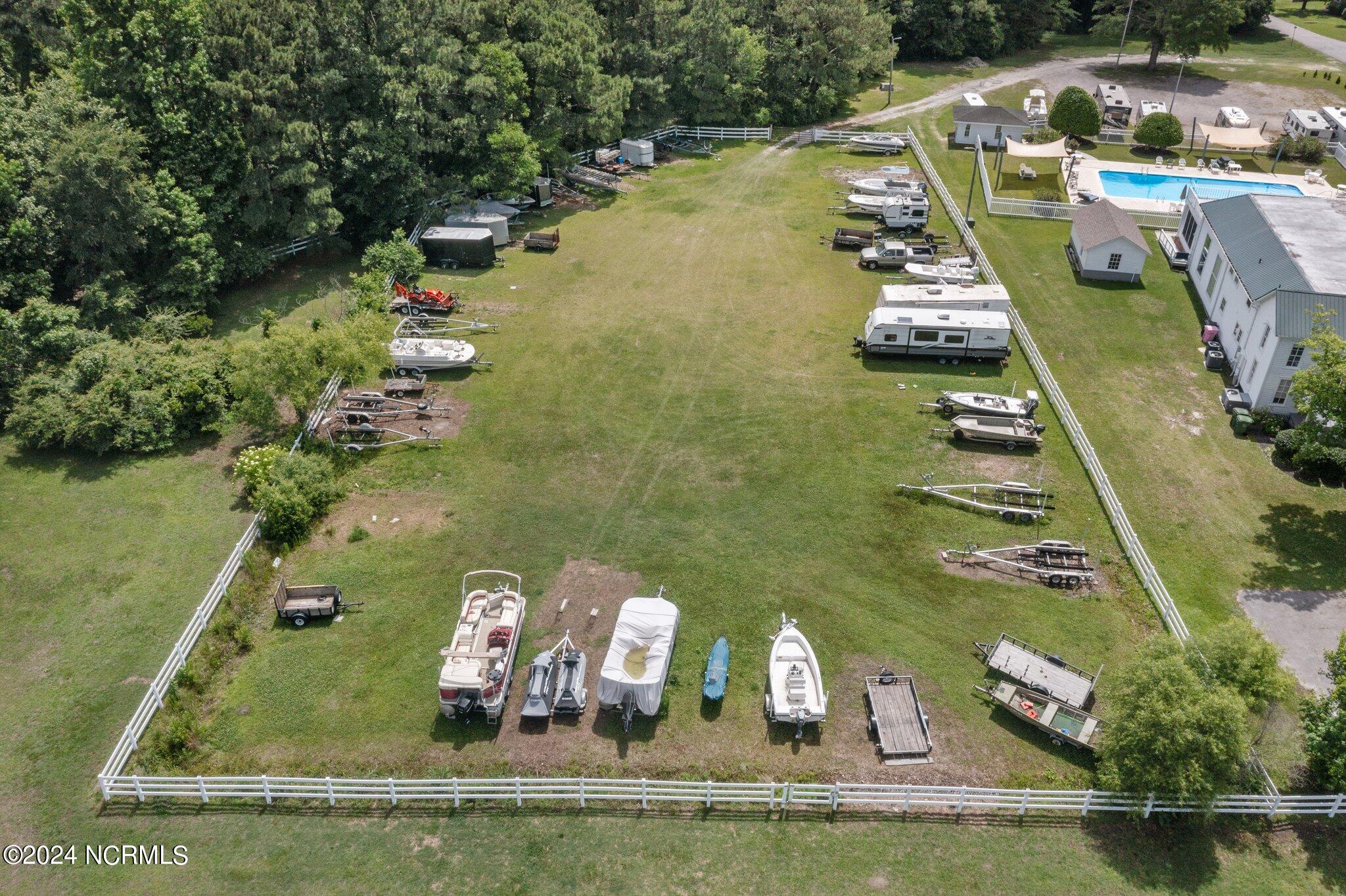 100560825 | Photo 12