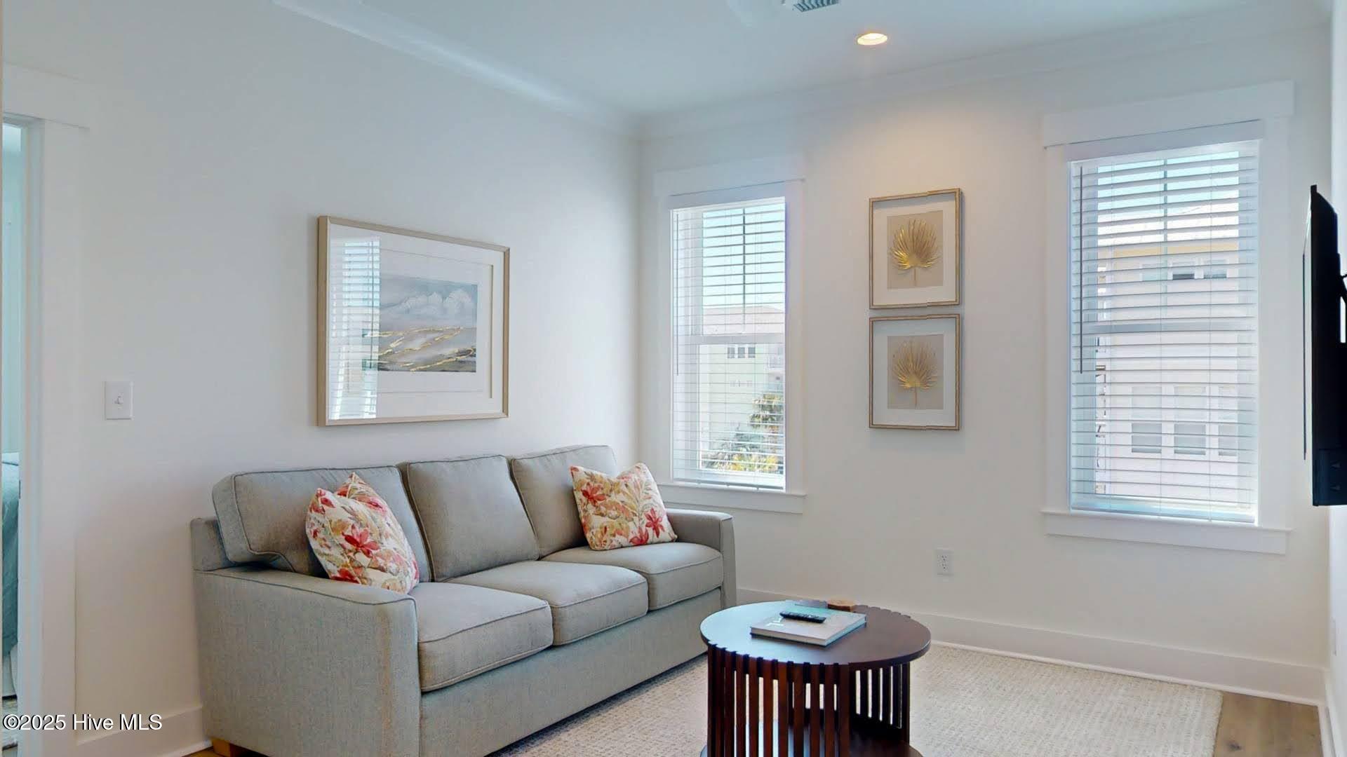 100560716 | Photo 44