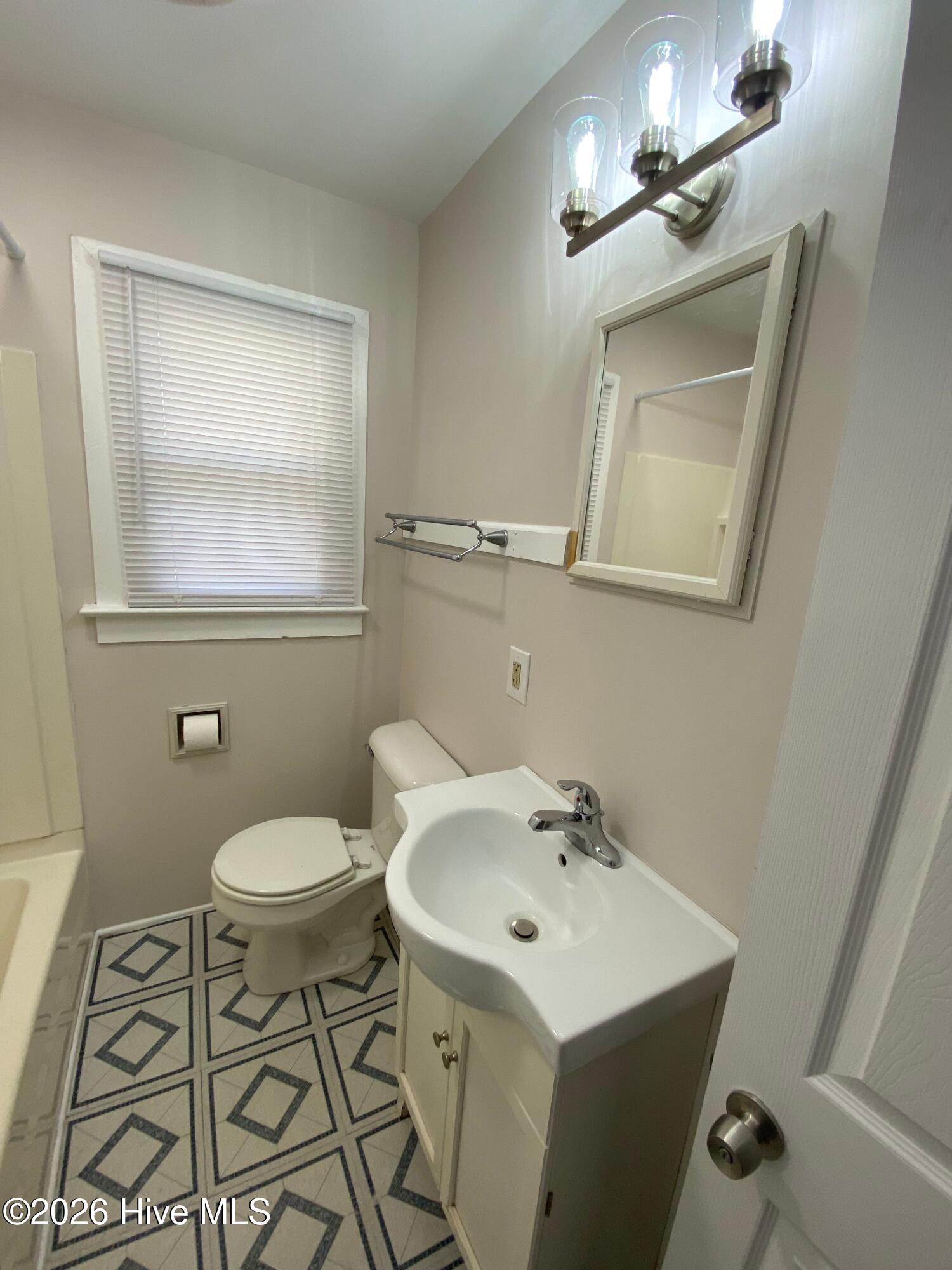 100565723 | Photo 23