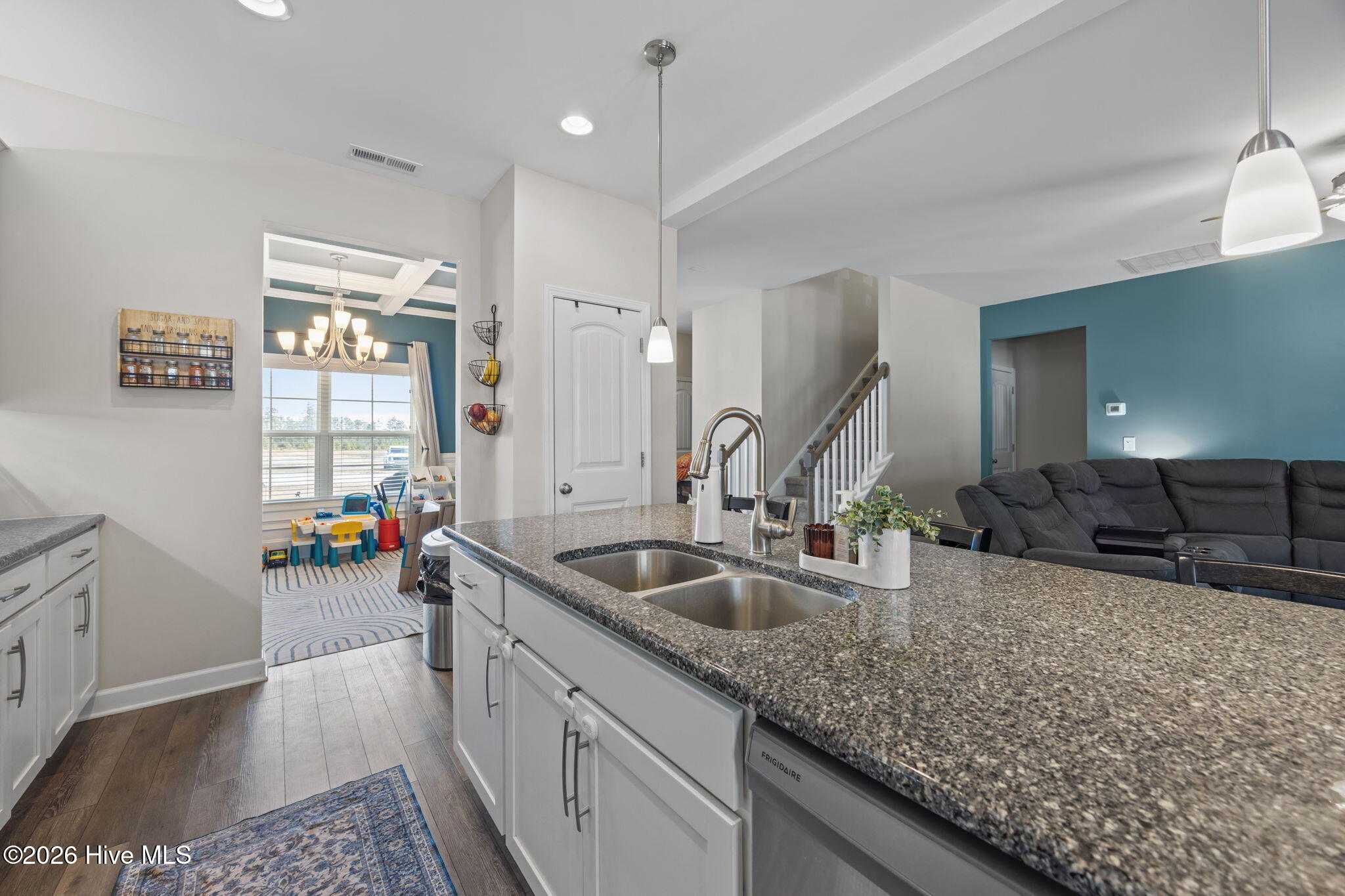 100552335 | Photo 12