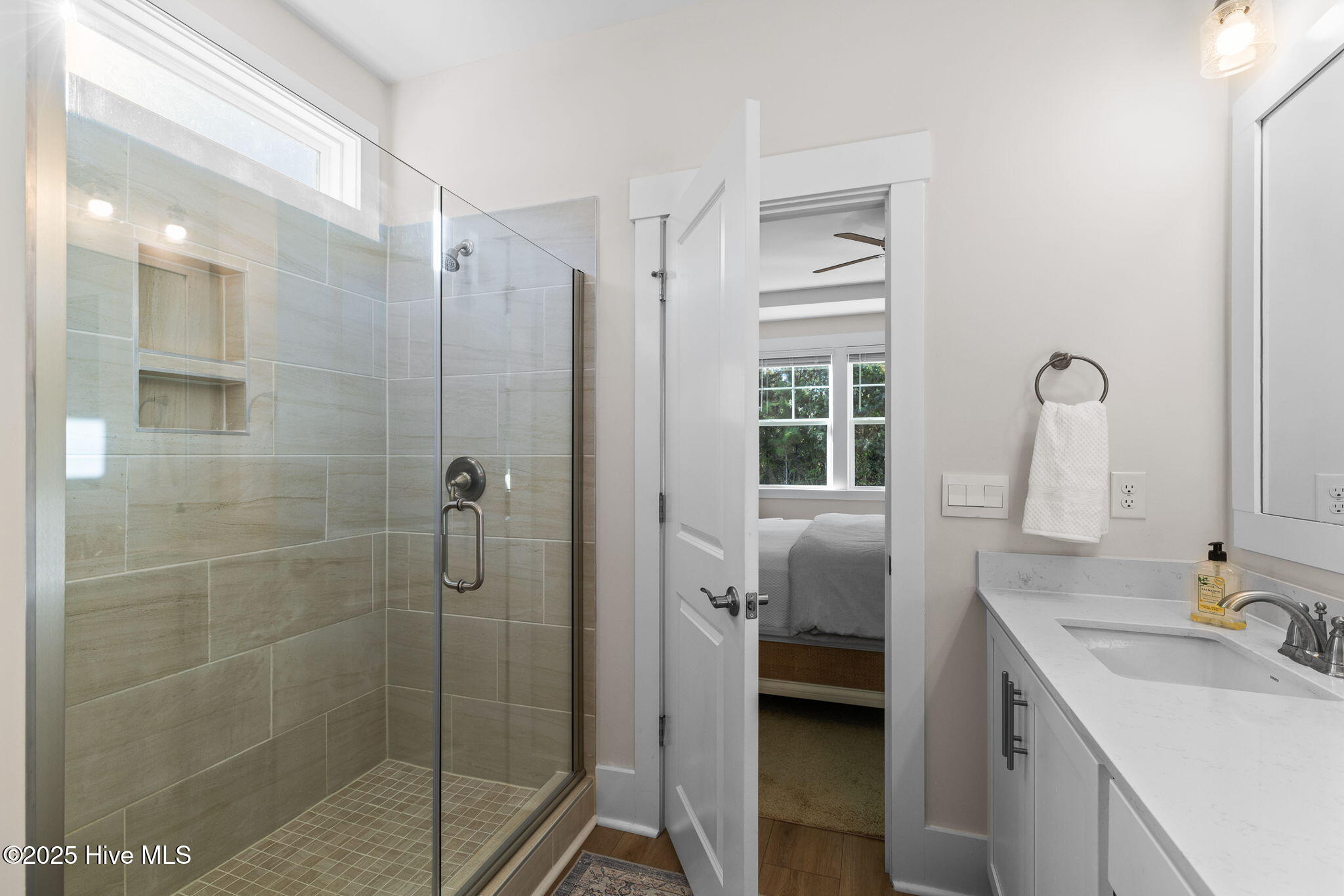 100534721 | Photo 23