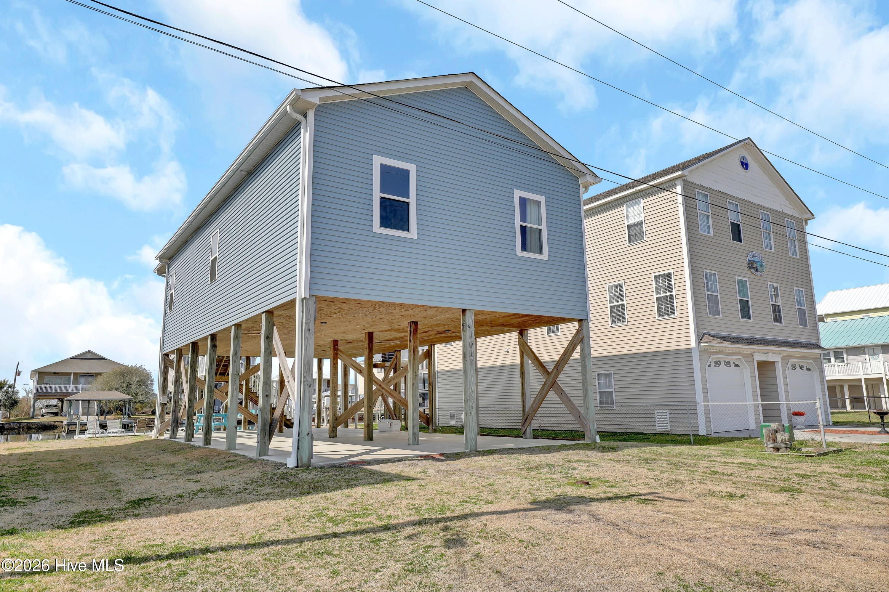 1017 1st Street, Surf City, NC, 28445