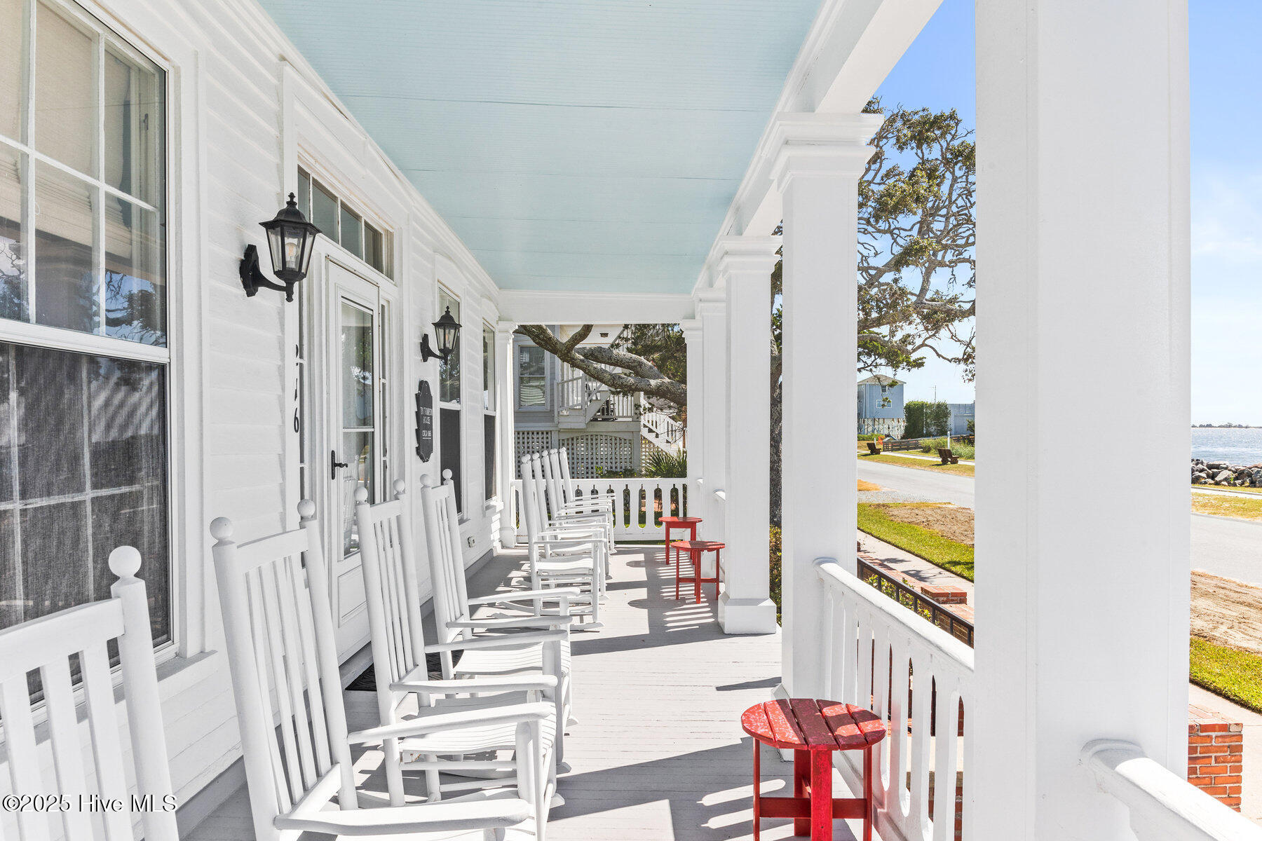 100561116 | Photo 10