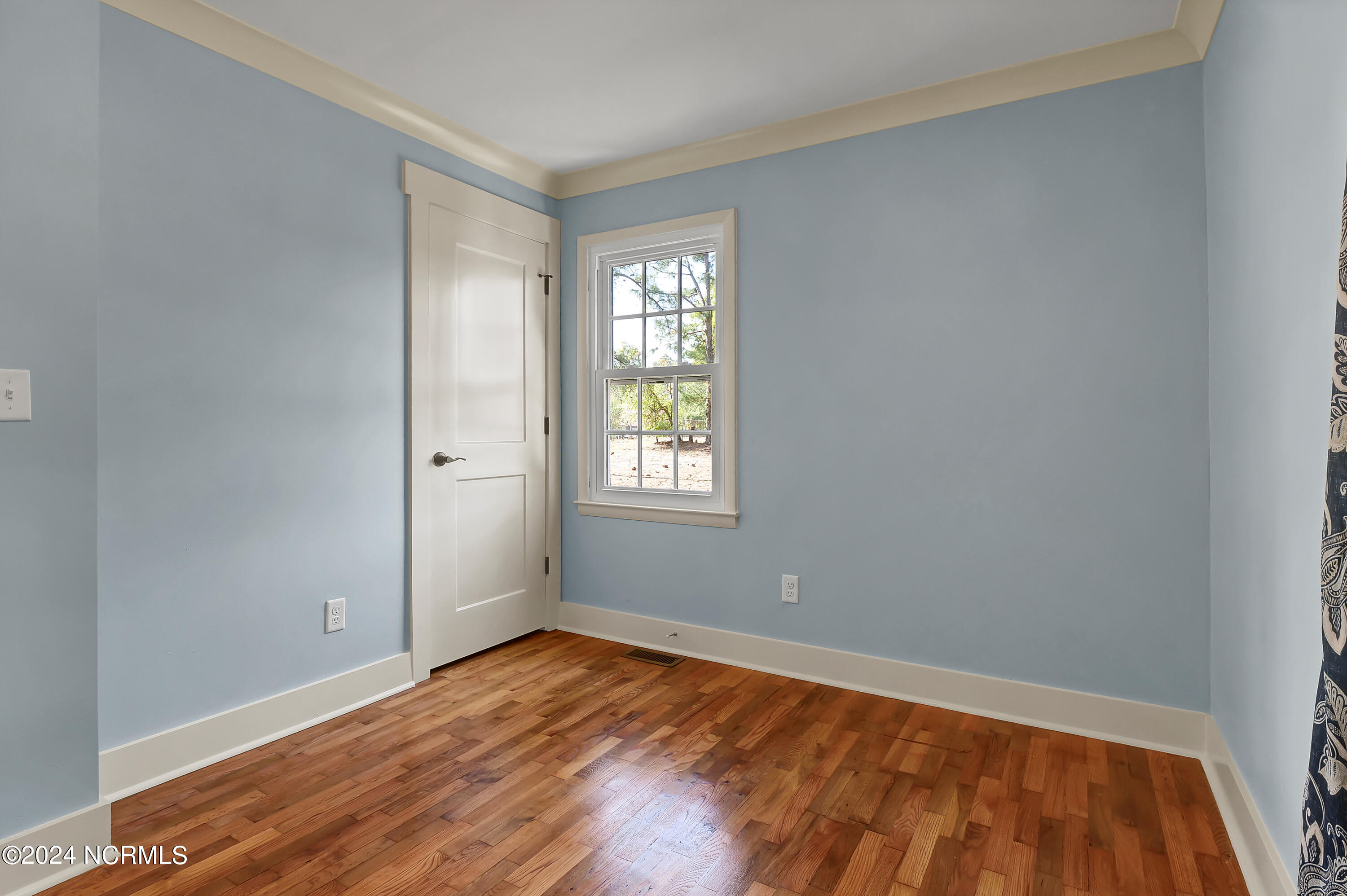 100515683 | Photo 16