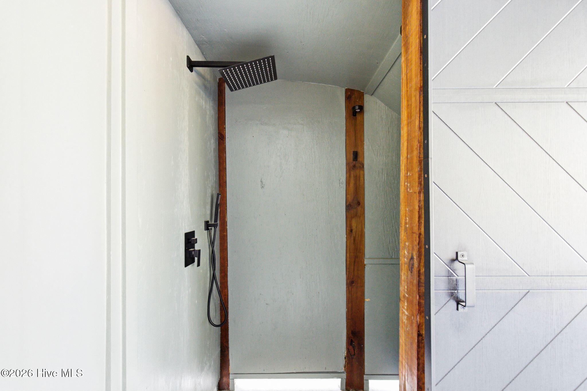 100568012 | Photo 81