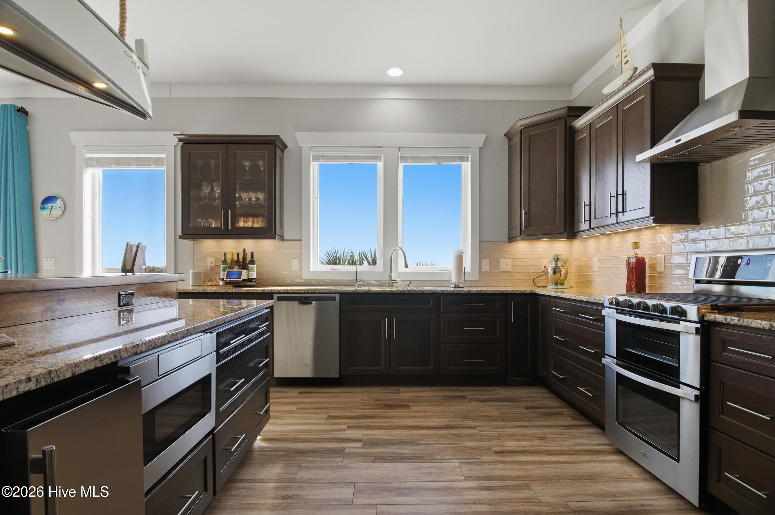 100549551 | Photo 13