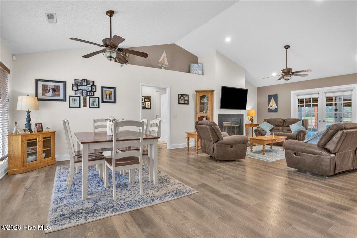 100563011 | Photo 64