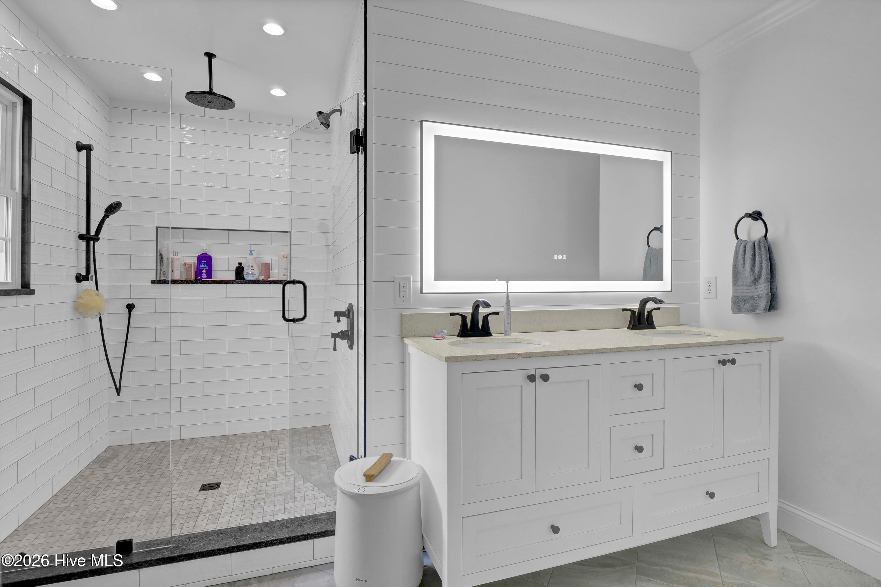 100557550 | Photo 16