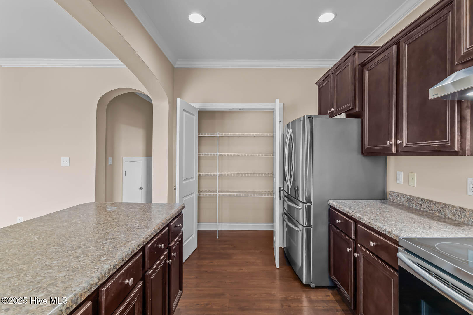 100532827 | Photo 25