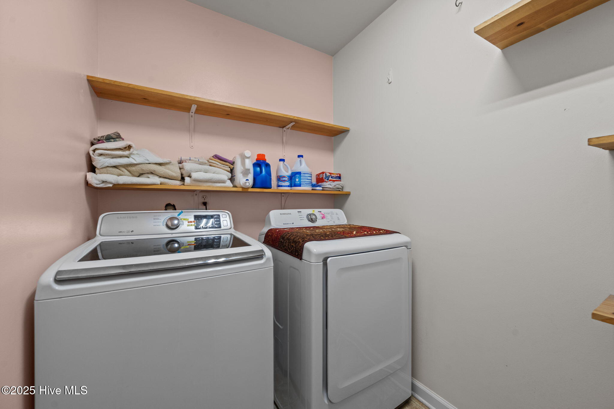 100526842 | Photo 33