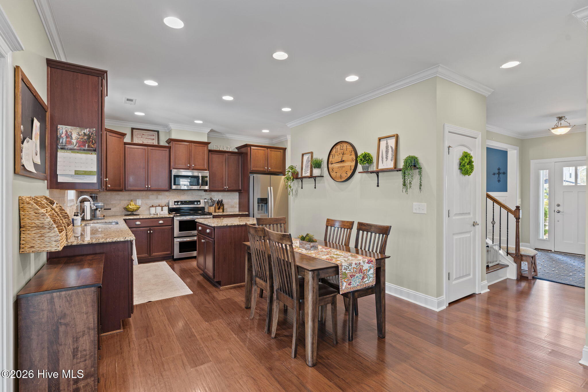 100564202 | Photo 12